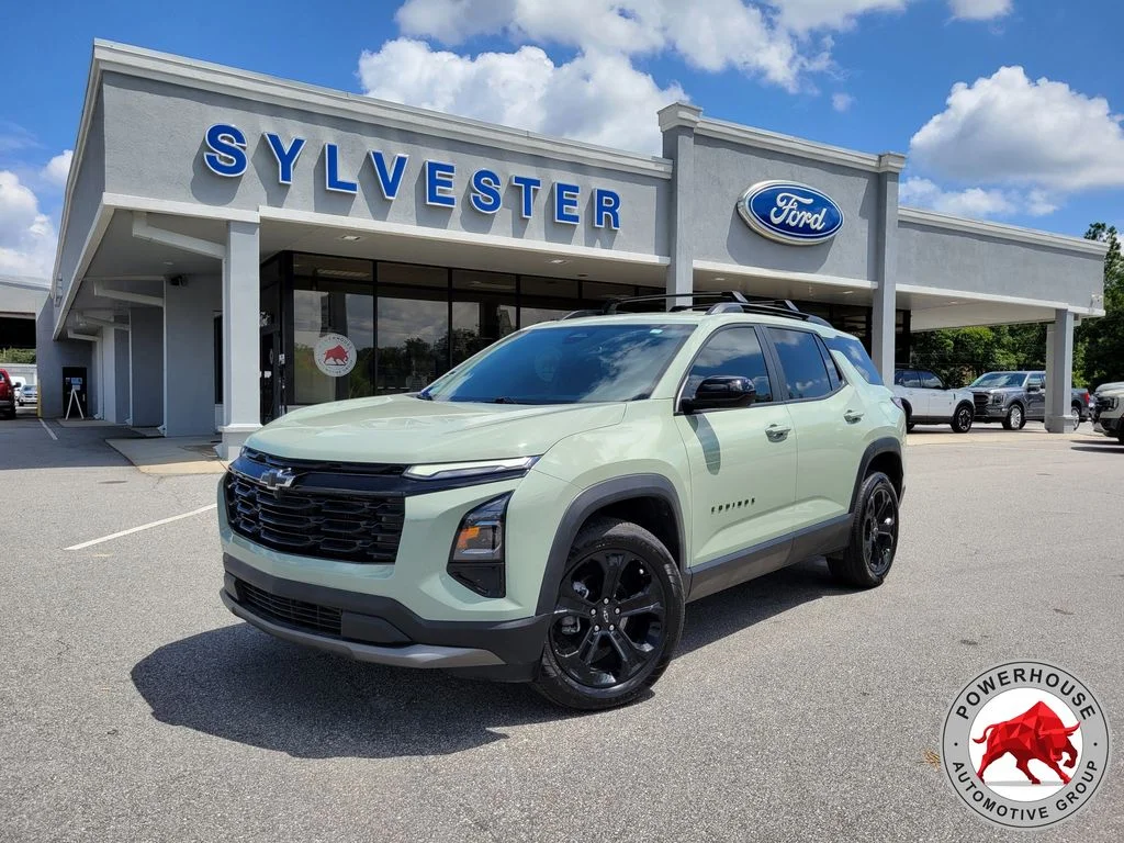 Used 2025 Green Chevrolet LT image 1