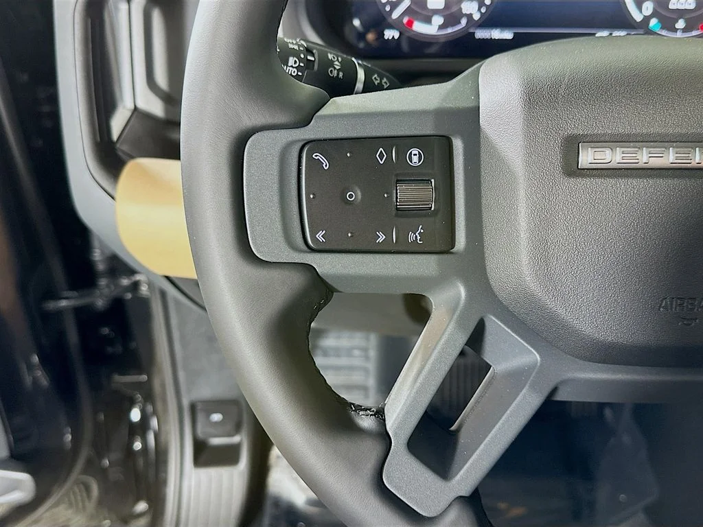 New 2026 Santorini Black Land Rover S image 13