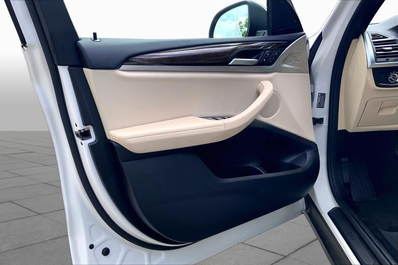 Used 2022 Mineral White Metallic BMW xDrive30i image 21