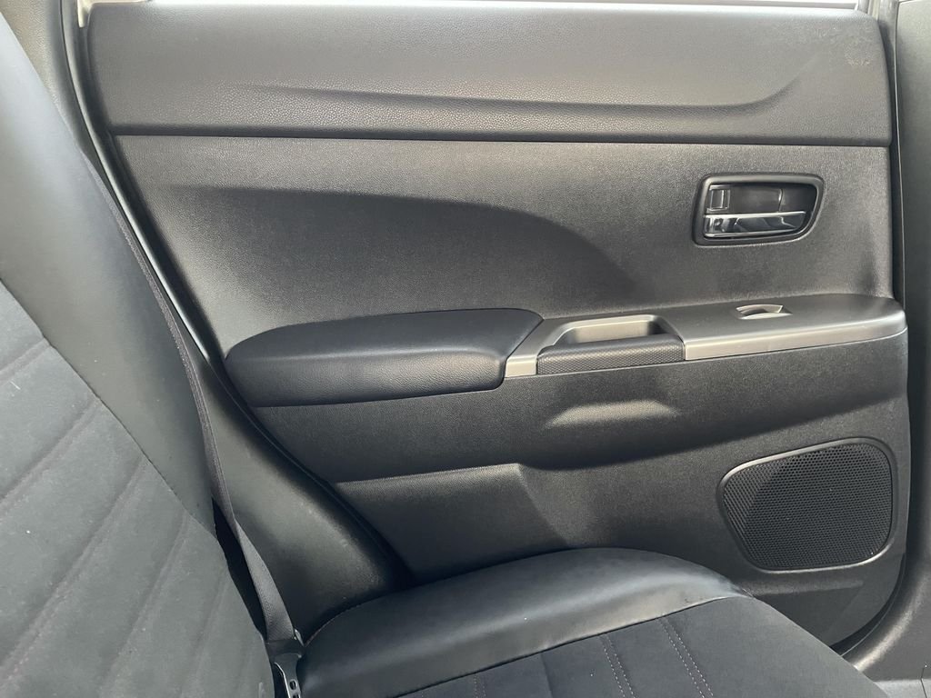 Used 2024  Mitsubishi 2.0 ES image 15