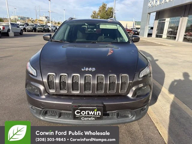 Used 2015 Gray Jeep Latitude image 2