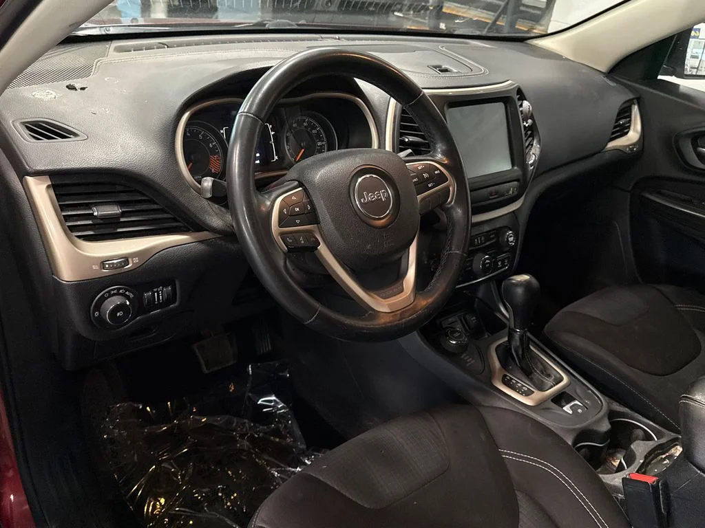 Used 2015 Red Jeep Latitude image 7