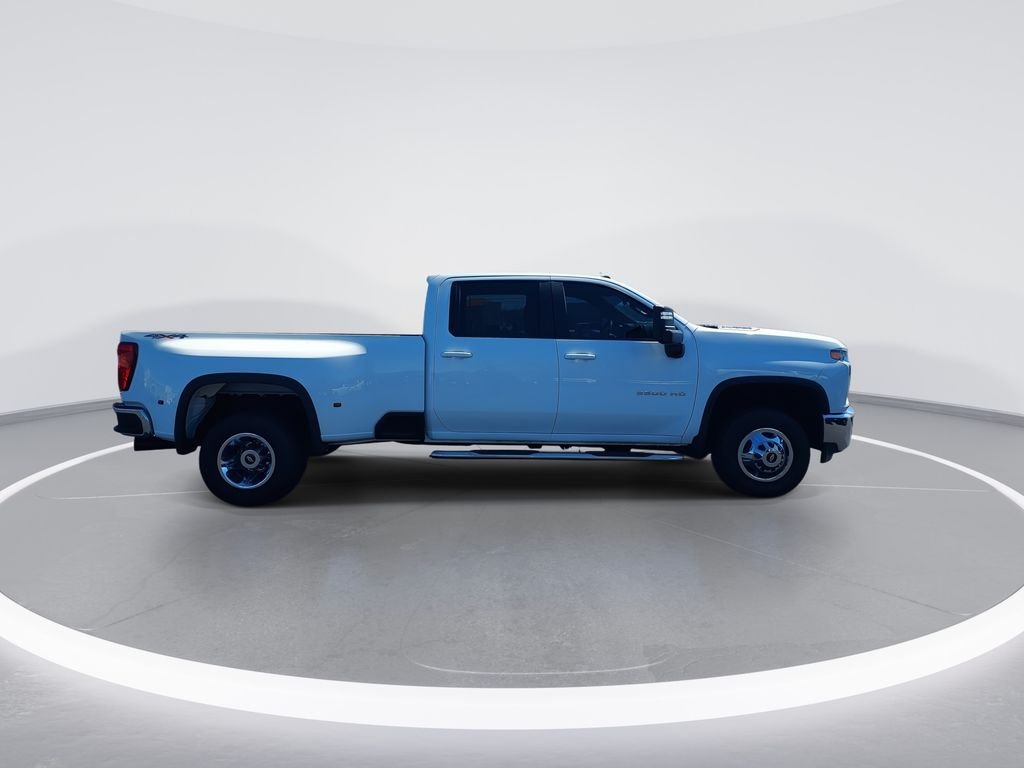 Used 2021 White Chevrolet LT image 9