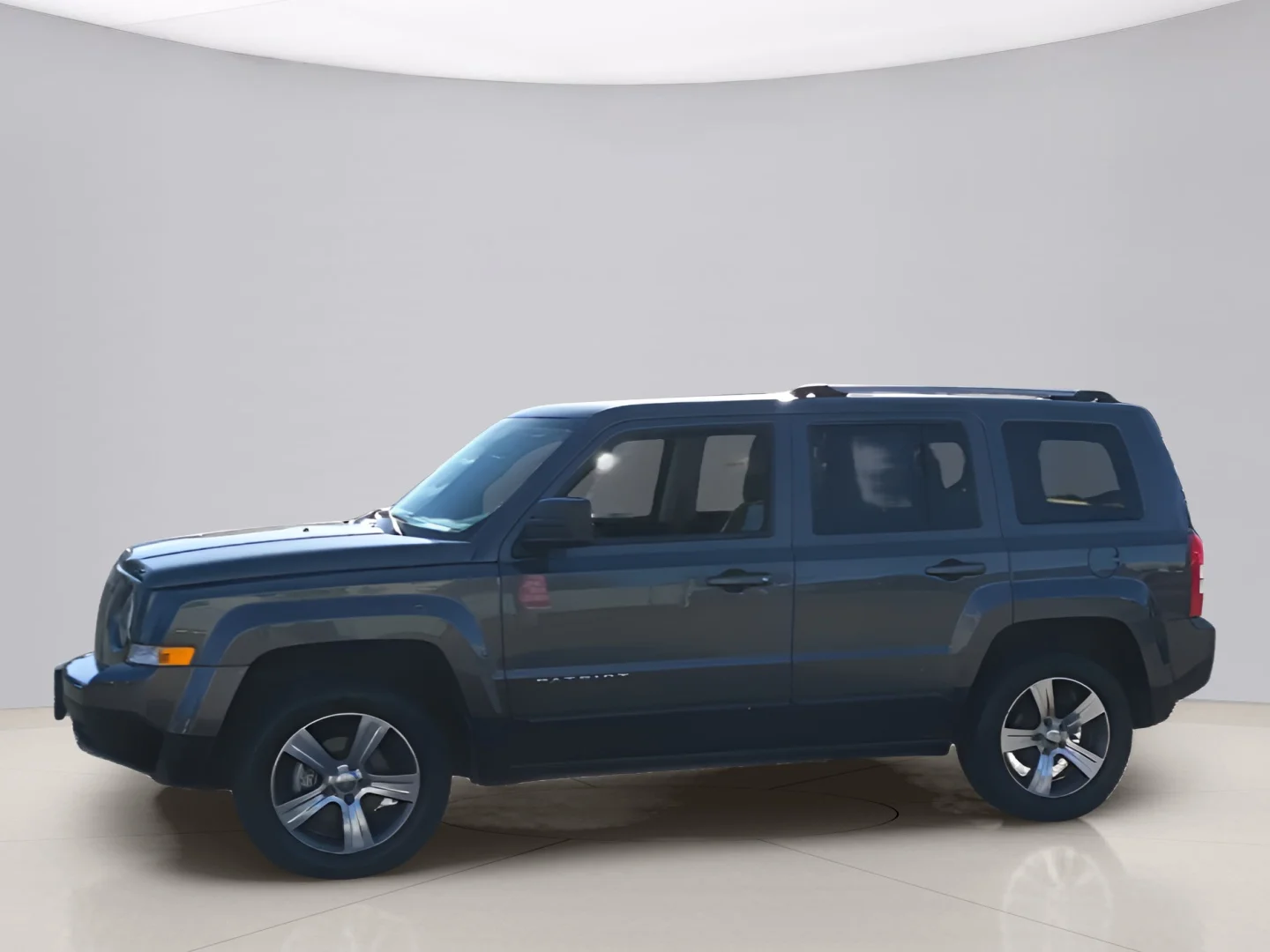 Used 2016 Pewter Jeep LATITUDE image 5