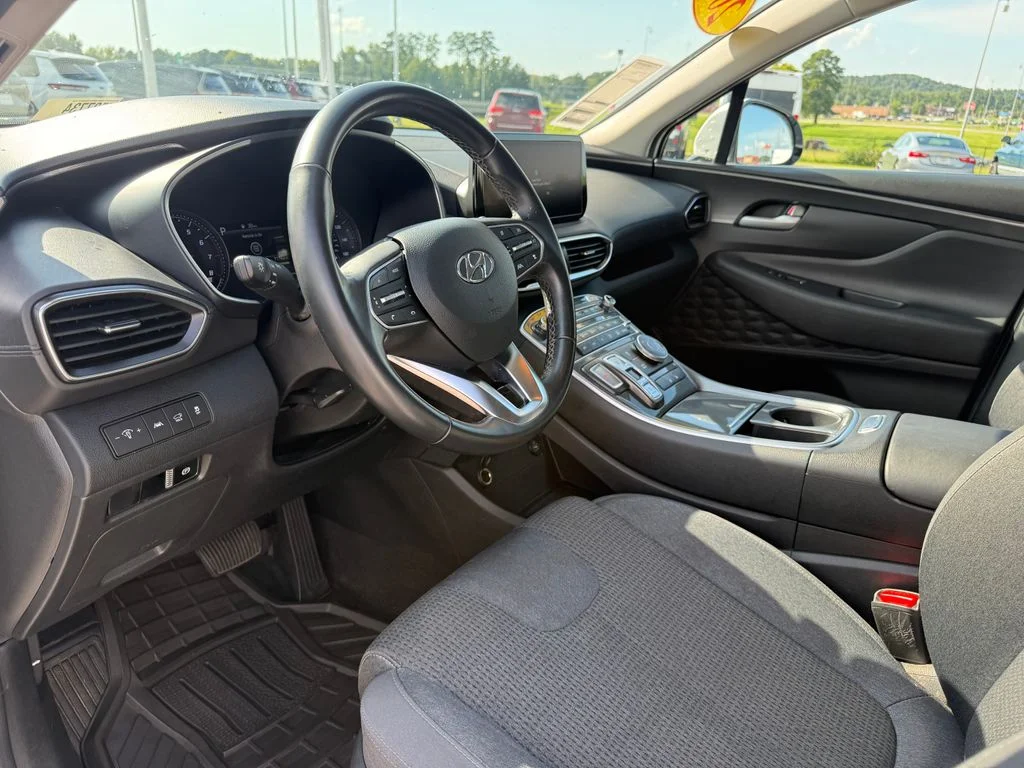 Used 2023 White Hyundai SEL image 4