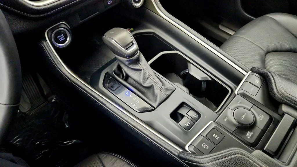 Used 2024 Wind Chill Pearl Toyota Limited AWD image 16