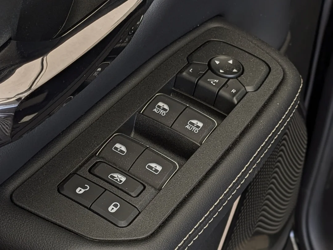 New 2026 Black RAM Limited - - 5.7L HEMI V8 - Pano Sunroof - 14.4 Uconnect - Surround Cam & More! image 13