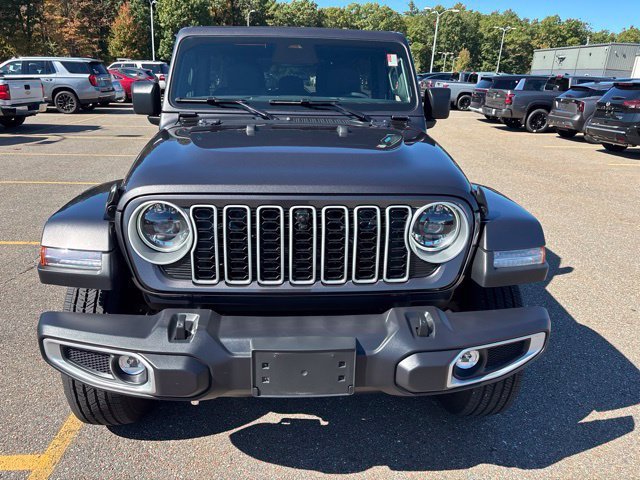 Used 2026 Granite Crystal Metallic Clearcoat Jeep Sahara image 2