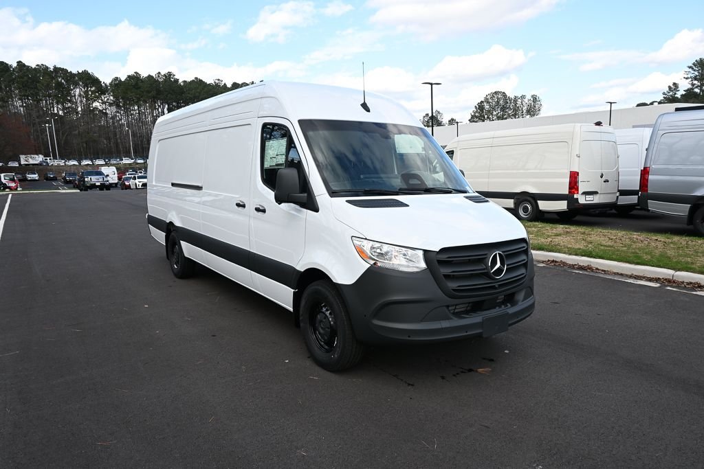 Used 2026 White Mercedes-Benz Cargo 170 WB image 24