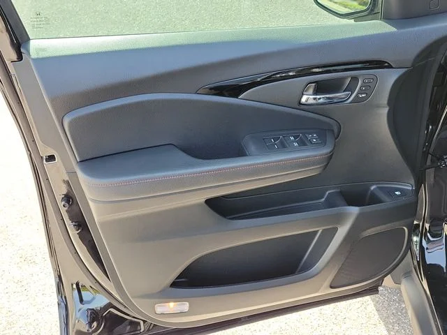 Used 2025  Honda Black Edition image 15