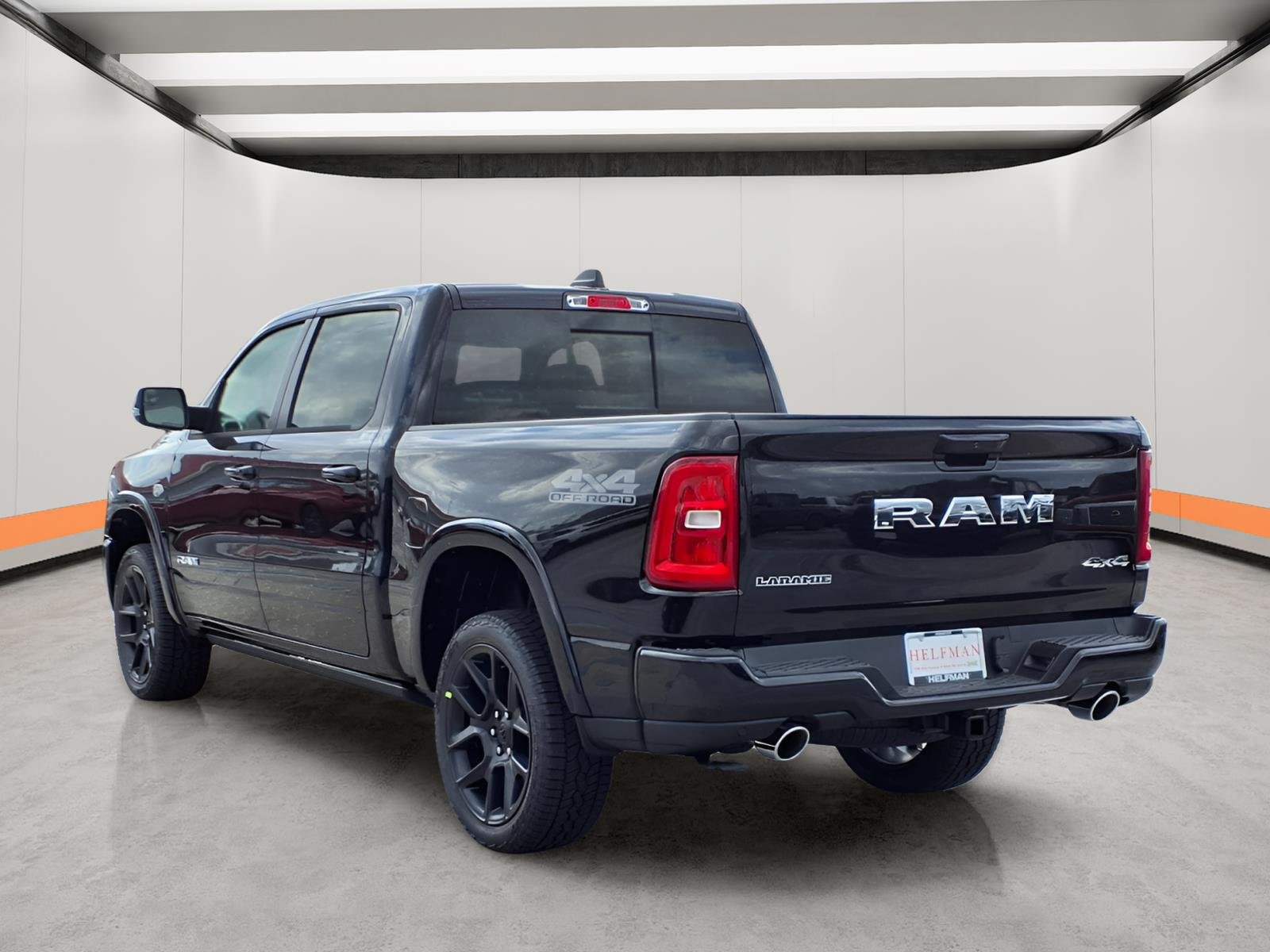 New 2026 Diamond Black Crystal Pearl-Coat Exterior Paint RAM Laramie image 4
