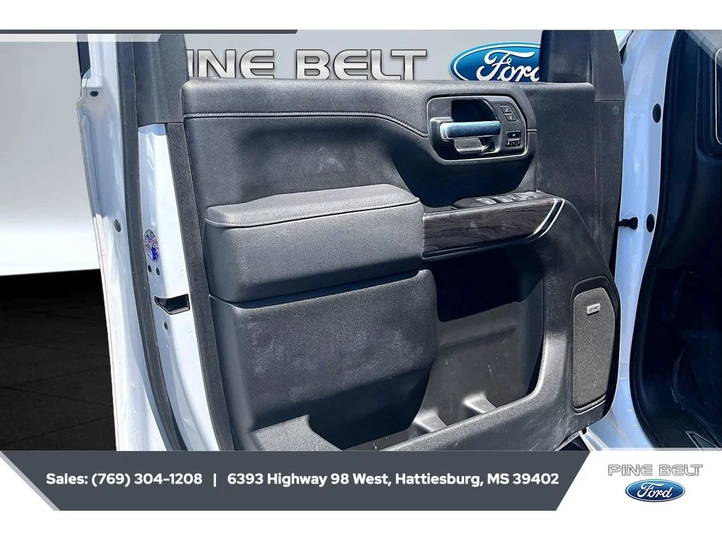 Used 2022 Iridescent Pearl Tricoat Chevrolet LTZ image 18