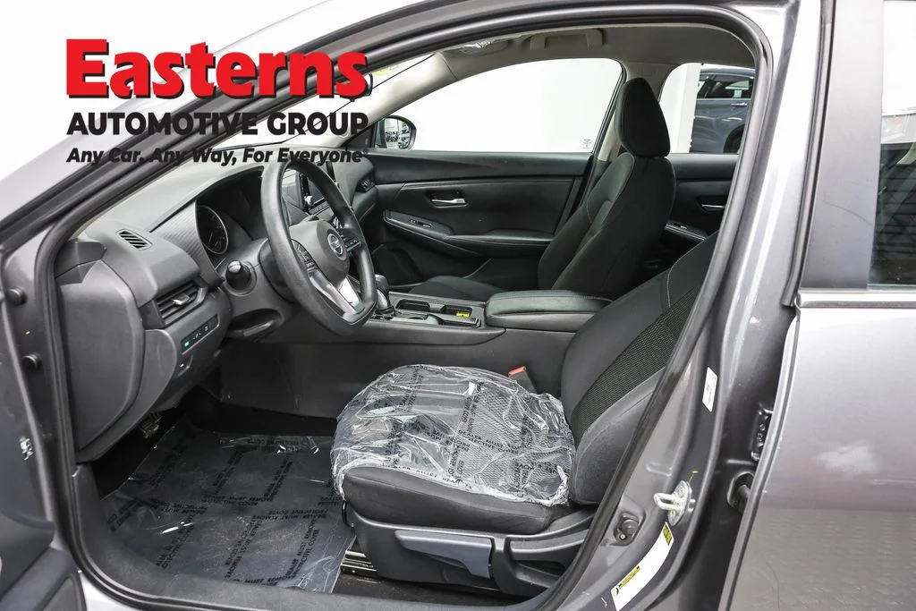 Used 2023 Gray Nissan S image 13
