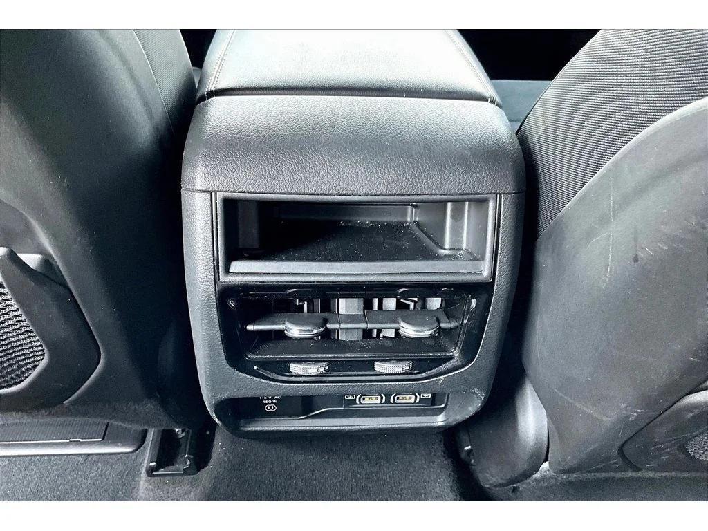 Used 2025  Jeep Altitude image 22