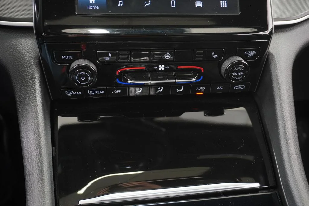 Used 2025 Red Jeep Altitude X image 33