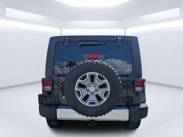 Used 2015 Green Jeep Unlimited Sahara image 4