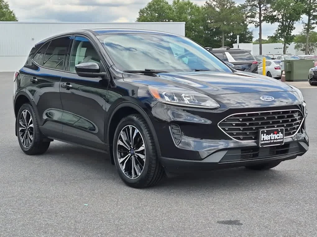 Used 2022 Agate Black Ford SE image 2
