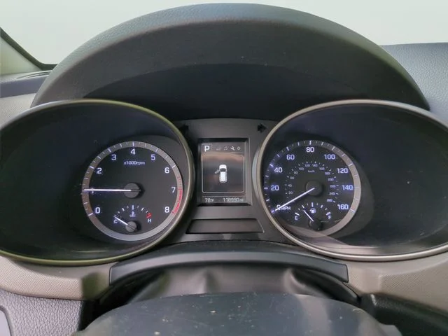 Used 2018 Silver Hyundai SE image 32