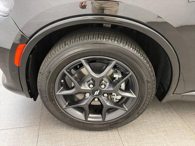 New 2026 Diamond Black Clear-Coat Exterior Paint Dodge GT PLUS image 8