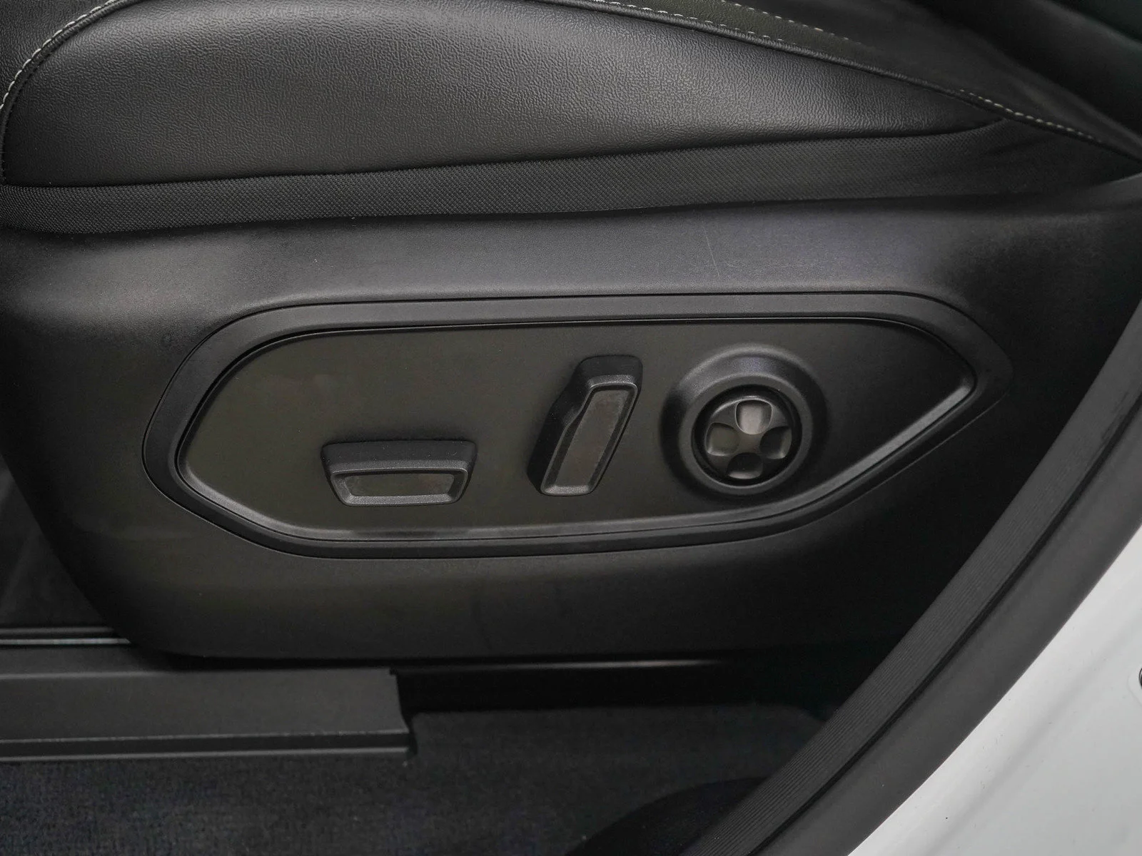 Used 2022 Bright White Clearcoat Jeep 4xe image 27