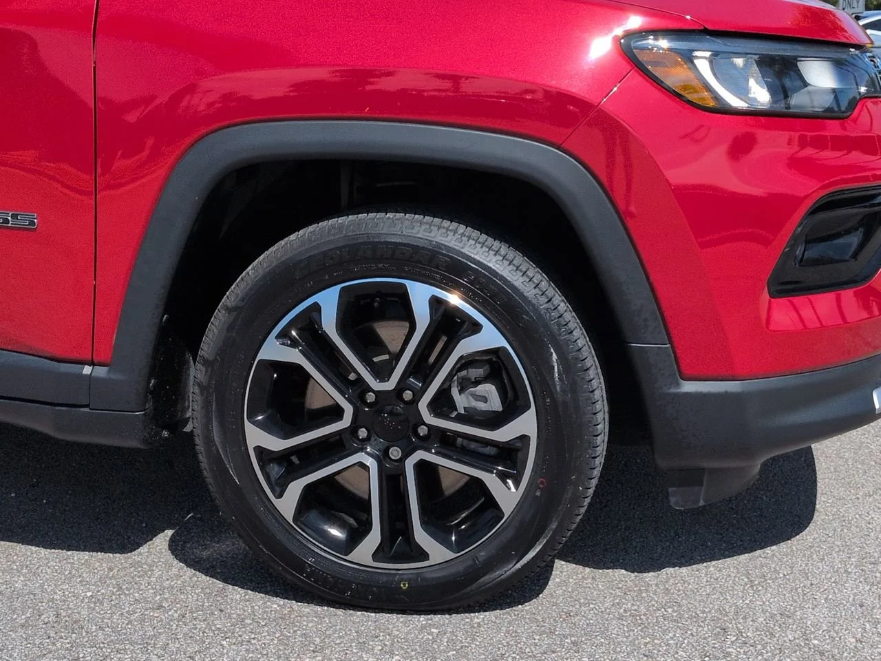Used 2023 Redline Pearlcoat Jeep Limited image 10