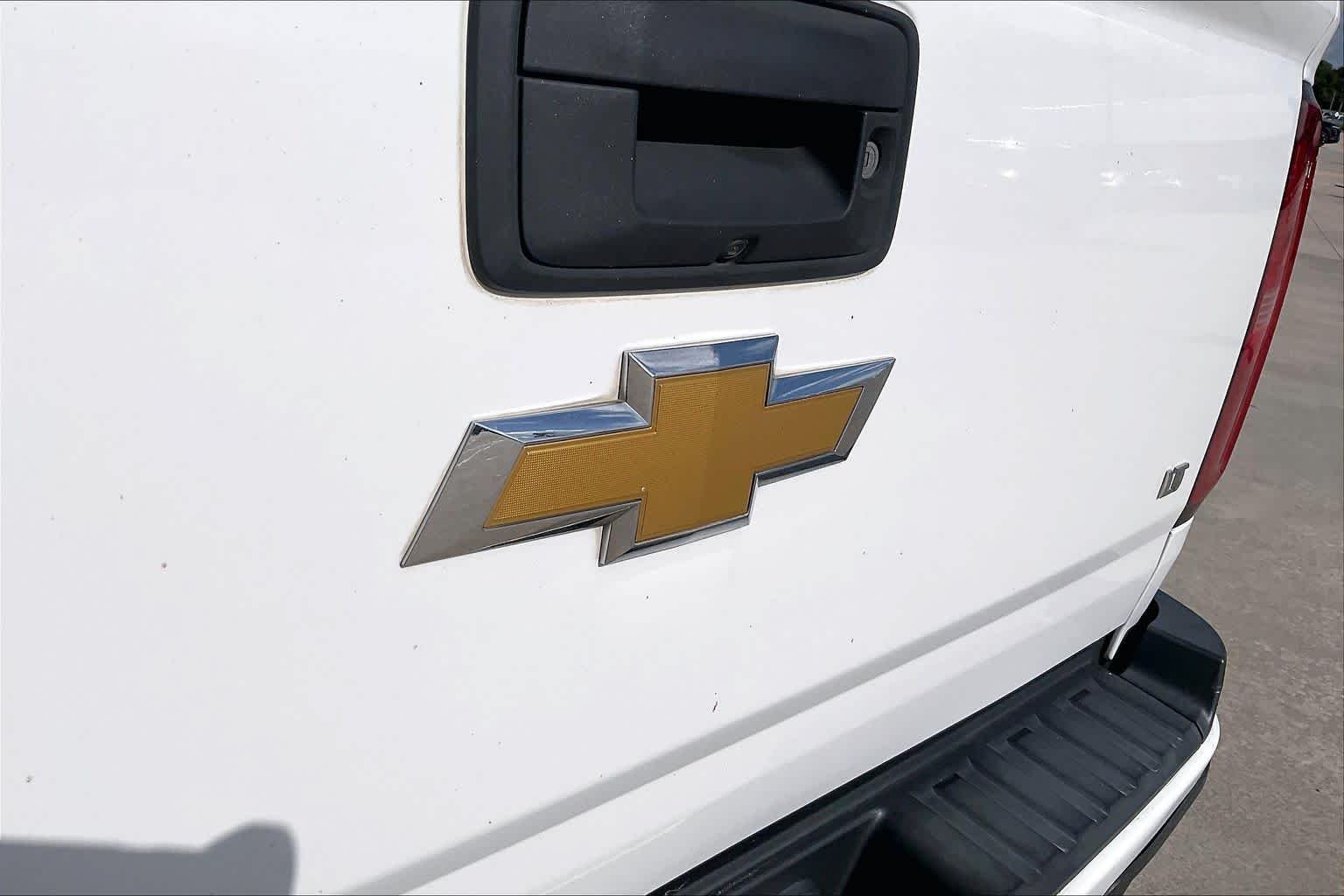 Used 2018 Summit White Chevrolet 4WD LT image 28