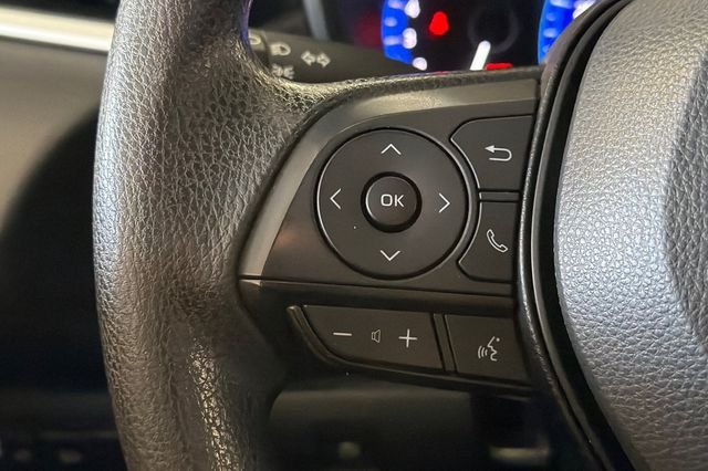 Used 2022 Wind Chill Pearl Toyota LE image 29