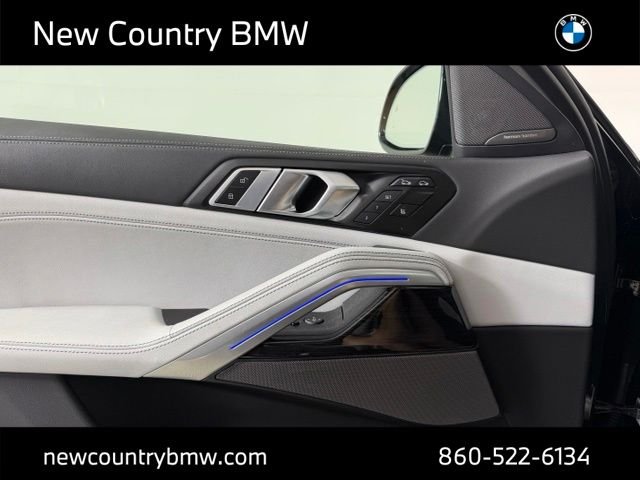 Used 2024 Black Sapphire Metallic BMW xDrive40i image 12