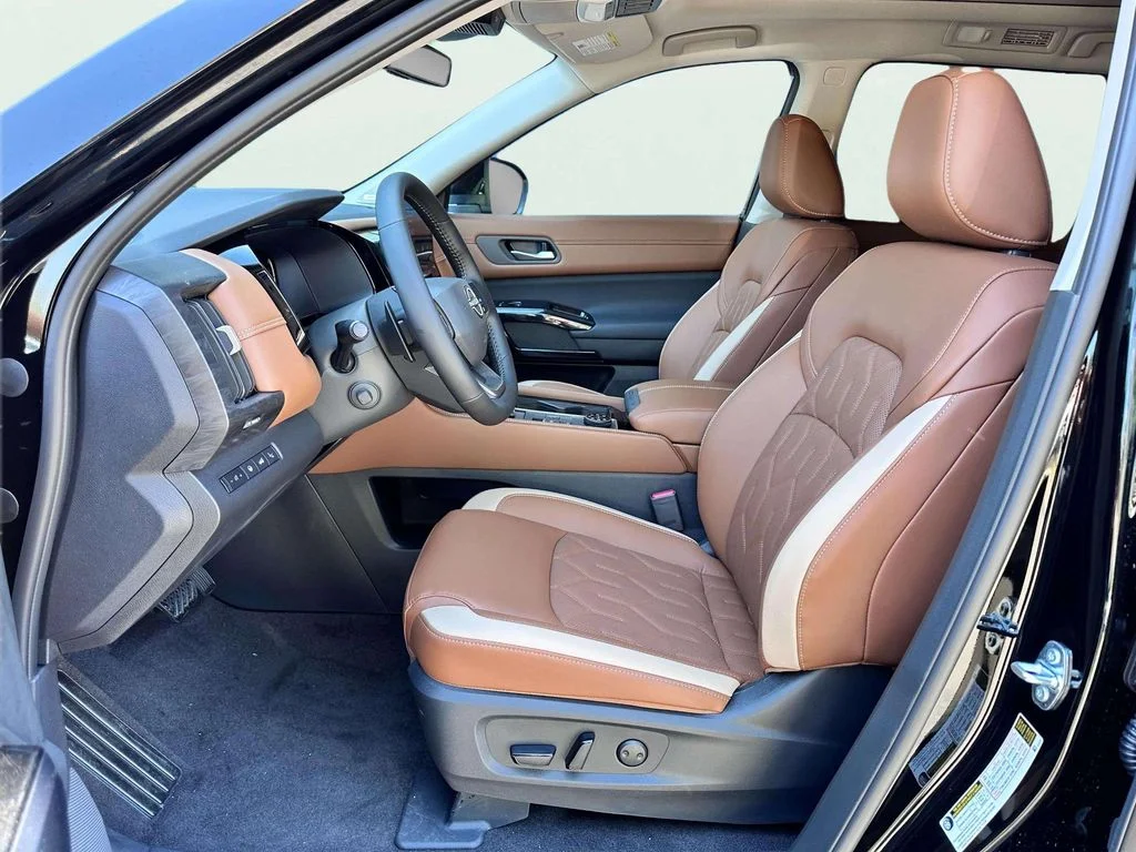 New 2026 Super Black Nissan Platinum image 13