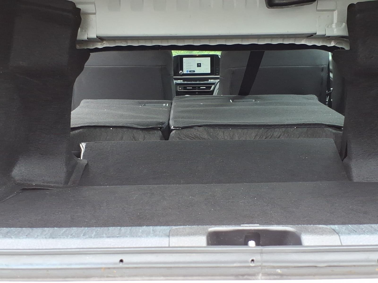 Used 2025 Ice Cap Toyota LE image 25