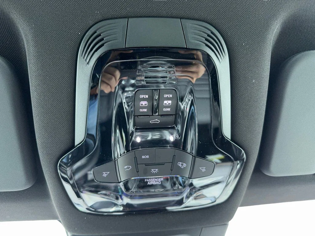 New 2025 Blue Alfa Romeo Base image 32