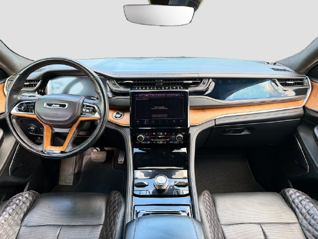 Used 2022 Diamond Black Jeep Summit Reserve image 16