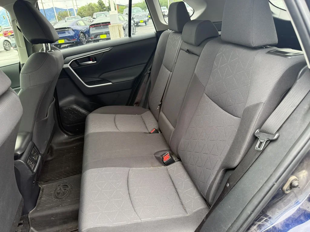 Used 2023  Toyota XLE image 5