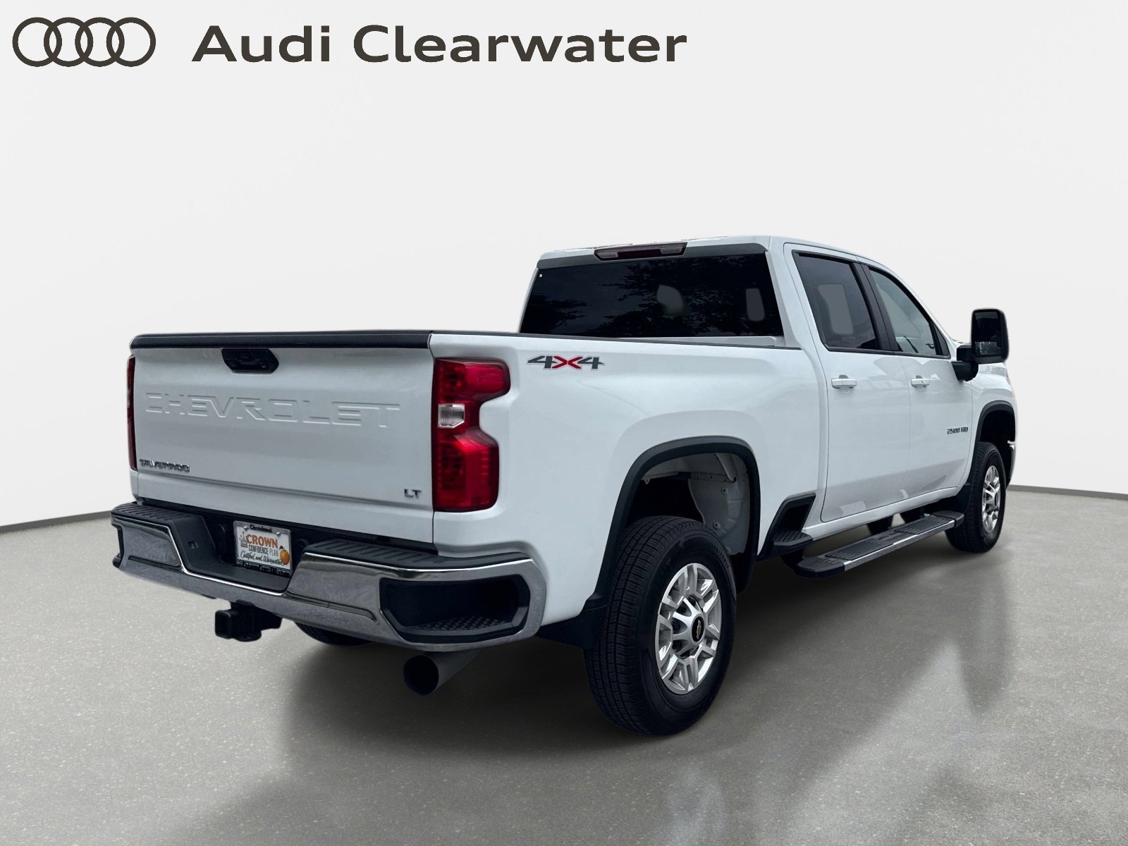 Used 2025 Summit White Chevrolet LT image 4
