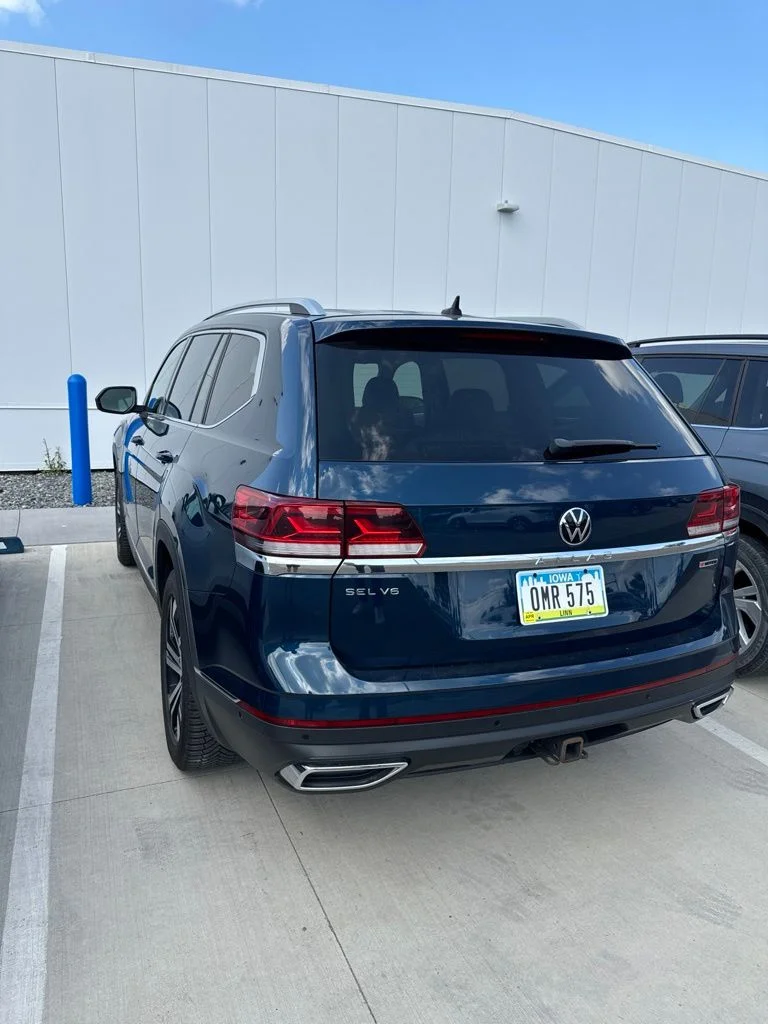 Used 2021 Blue Volkswagen SEL Premium image 6