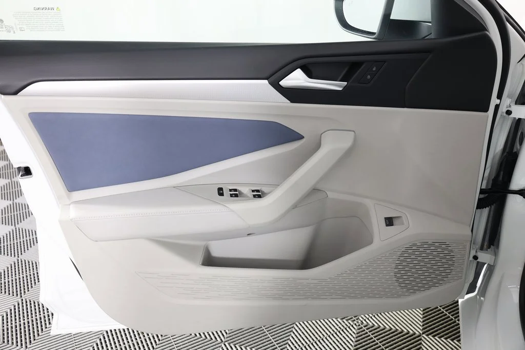 2025 Volkswagen Jetta SE - Photo 6