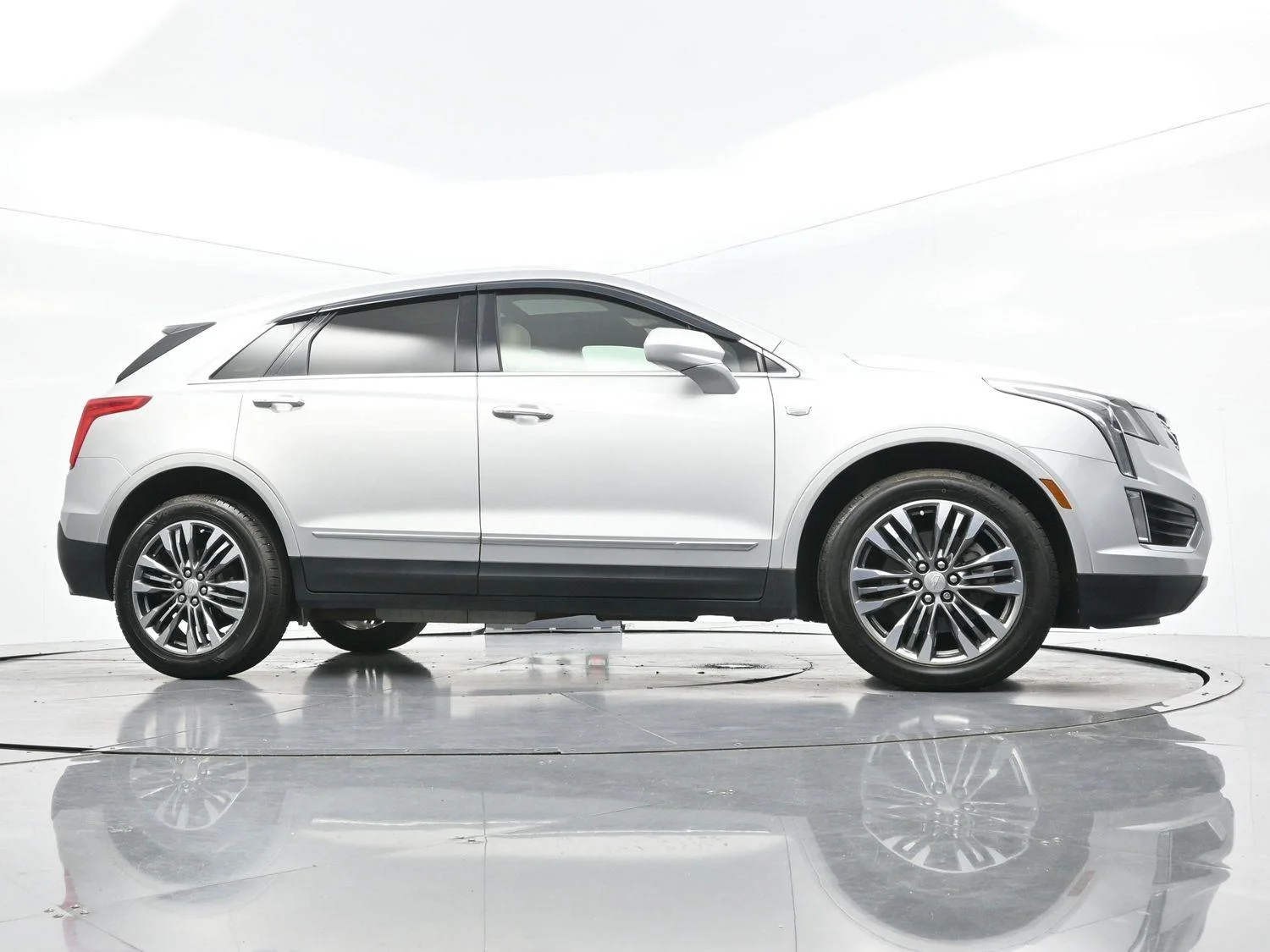 Used 2019 RADIANT SILVER METALLIC Cadillac Luxury FWD image 53