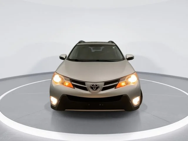 Used 2014 Silver Toyota XLE image 7