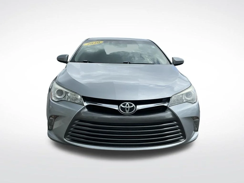 Used 2017 Silver Toyota XLE image 16