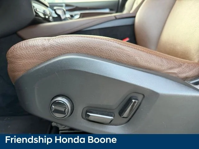 Used 2019 White Volvo T6 Momentum image 15