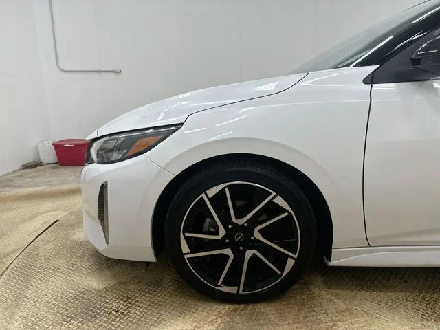 Used 2025 White Nissan SR image 19