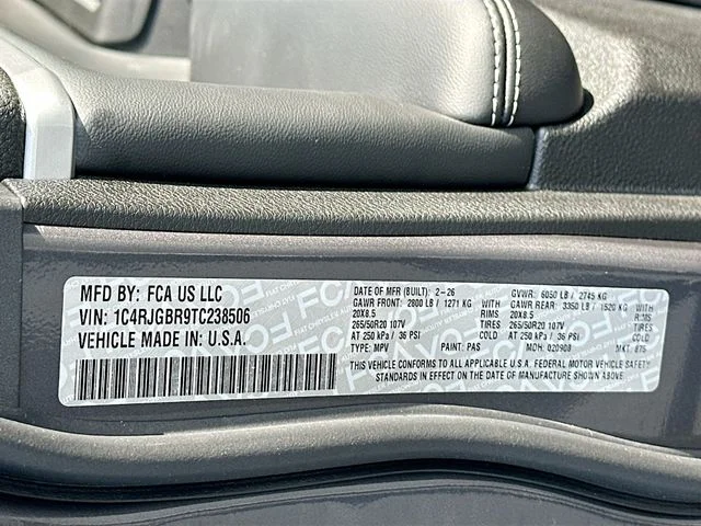 New 2026 Baltic Gray Metallic Clear-Coat Exterior Paint Jeep Limited image 22