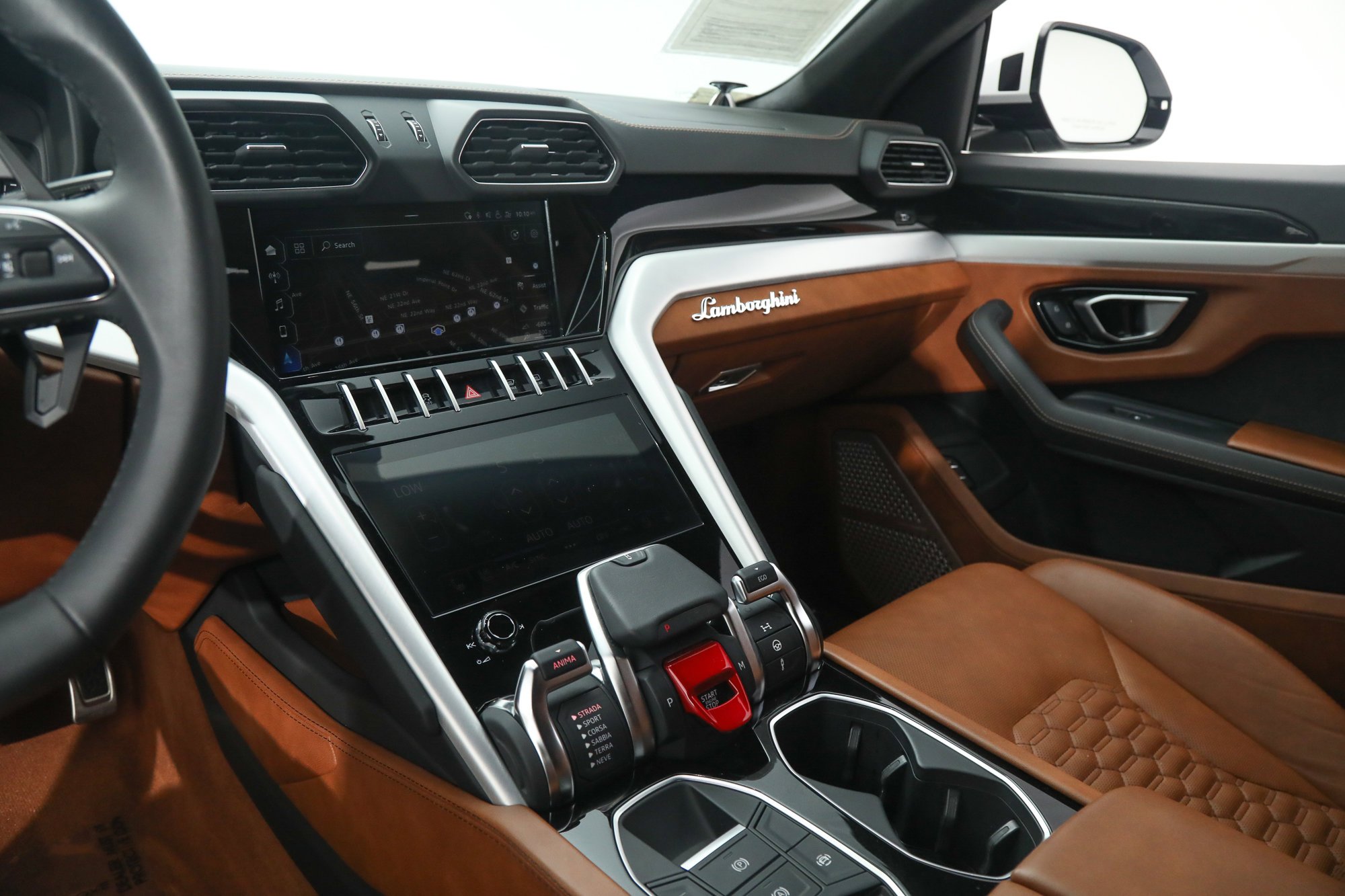 Used 2020 White Lamborghini  image 26