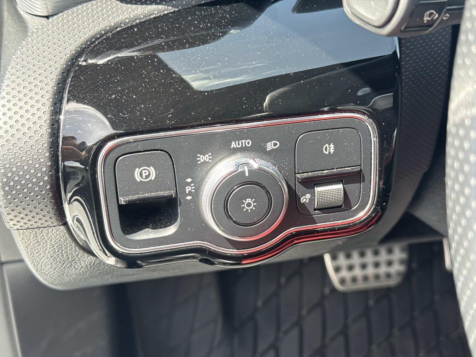 Used 2022 Polar White Mercedes-Benz CLA 250 image 21