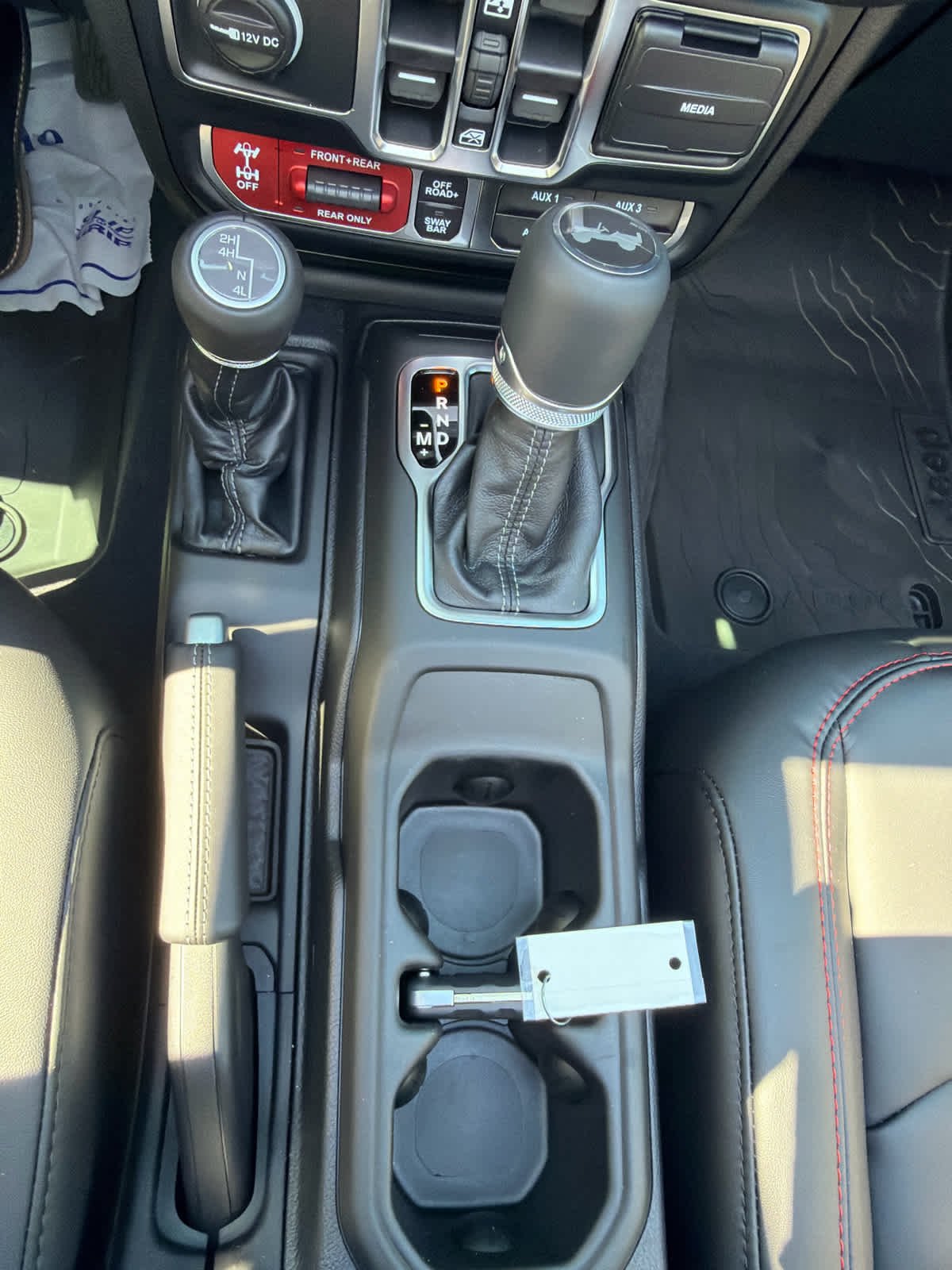 New 2026 Granite Crystal Metallic Clearcoat Jeep Rubicon image 35