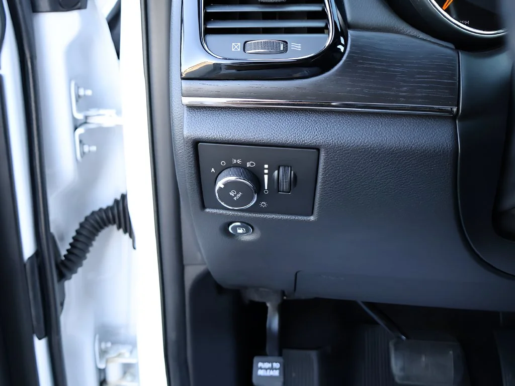 Used 2021 White Jeep High Altitude image 35