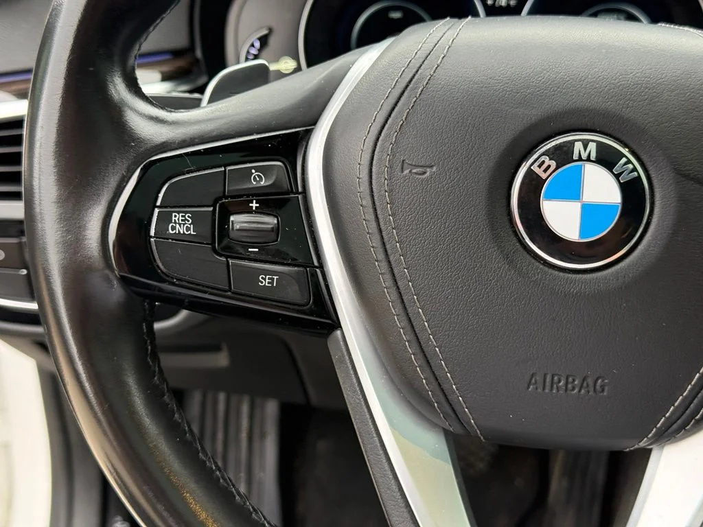 Used 2018 White BMW 530e iPerformance image 15