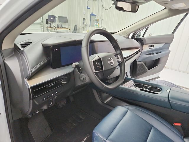 Used 2025 White Nissan Platinum image 18