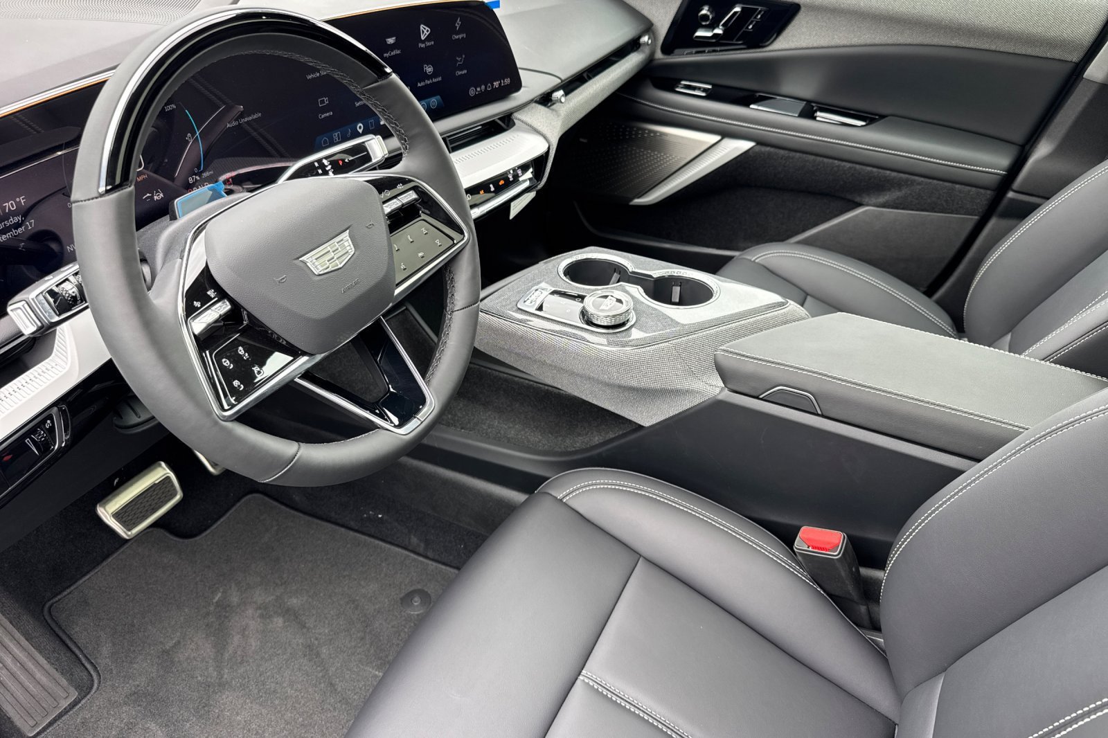 New 2027 Vibrant White Tricoat Cadillac Sport image 10
