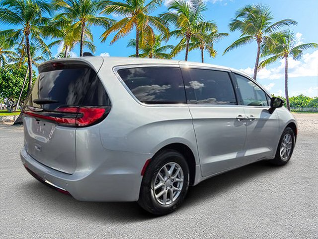 New 2026 Silver Mist Clear-Coat Exterior Paint Chrysler Select image 12